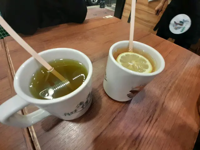 左:熱菜蜜,右:熱柚子檸檬蜜