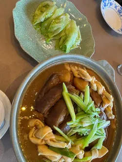 羊腩嫩到唔使咬,支竹吸满浓郁肉汁,秋冬食暖笠笠超舒服,配碗饭一流。