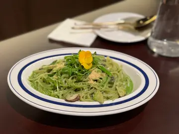 菠菜汁雜菌意粉