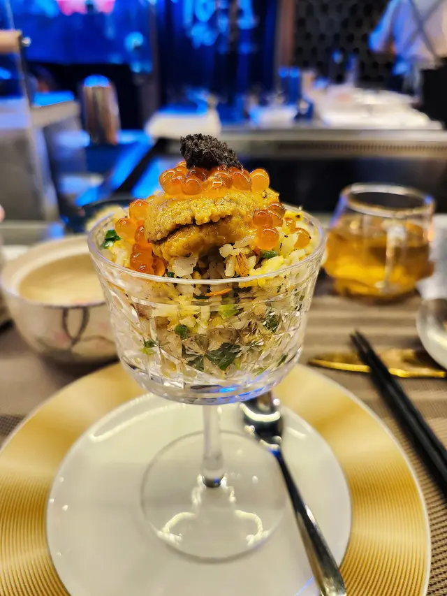 三文魚子海膽黑松露炒飯