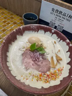 市面好多白鸡汤拉面，鲷鱼汤比较少。汤头好味😋