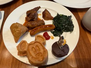 Dragon Wind / World of Color Restaurant / Chart Room Cafe — photo via OpenRice